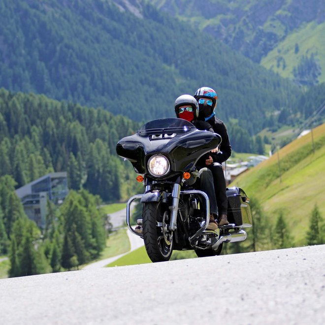 Pässe, Kurven und Serpentinen Pässe, Kurven und Serpentinen